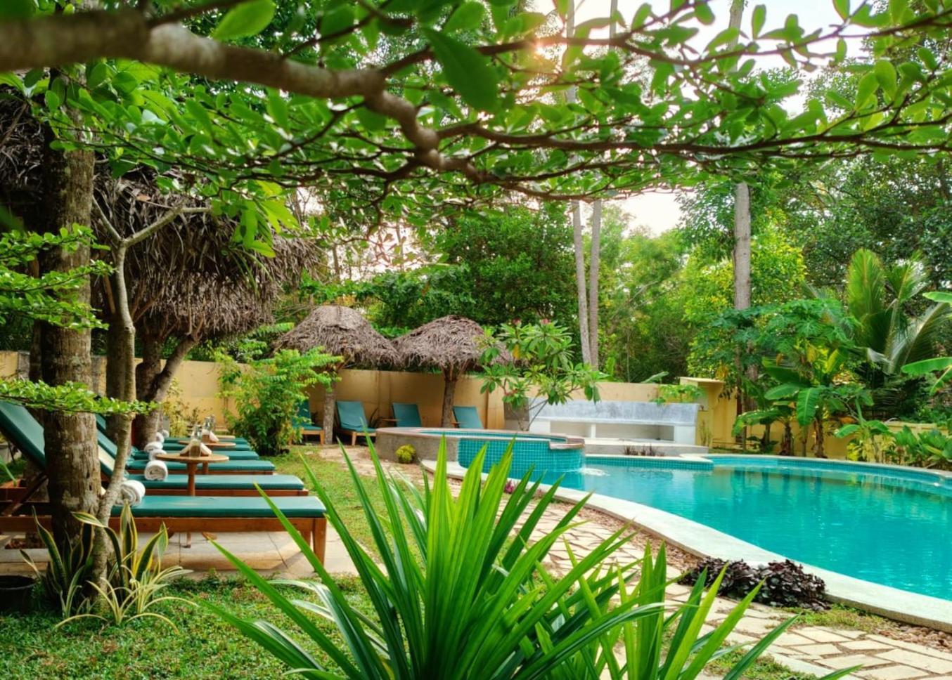 Marari Beach Bungalow Resort Alleppey Марарикулам Экстерьер фото