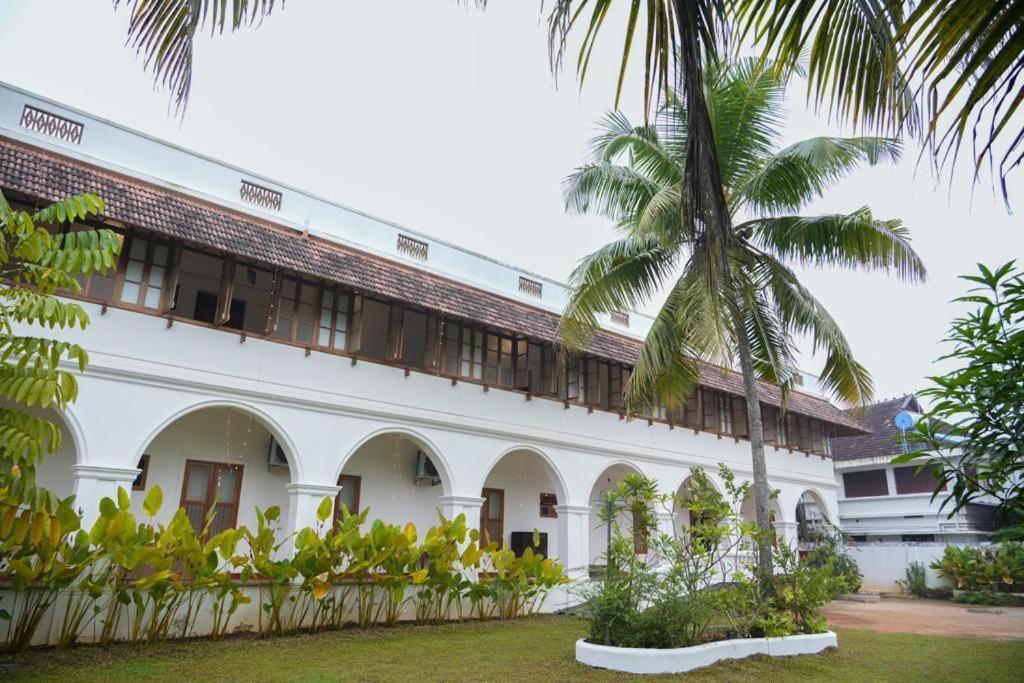 Marari Beach Bungalow Resort Alleppey Марарикулам Экстерьер фото